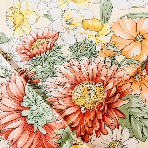 NWOT 100% Silk Floral Square Scarf - Picture 5 of 11